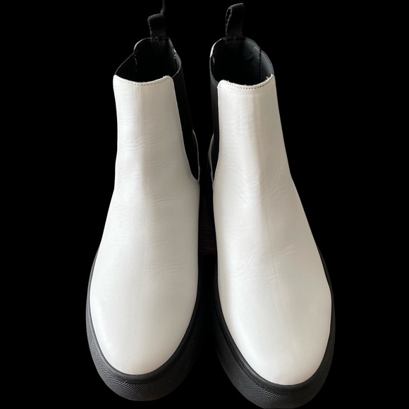 Intentionally Blank White Boots - Picture 3 of 8